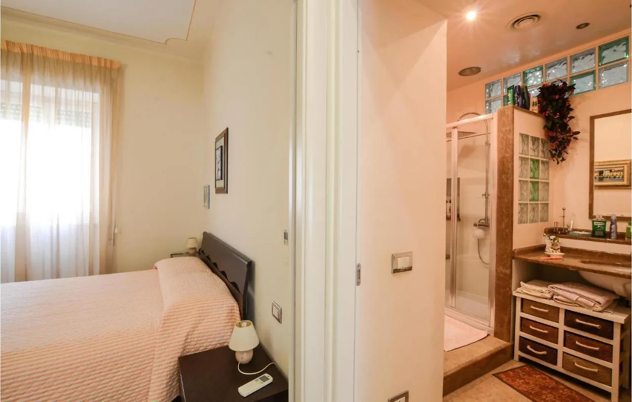 3 Bedroom Lovely Apartment In Viareggio Italy