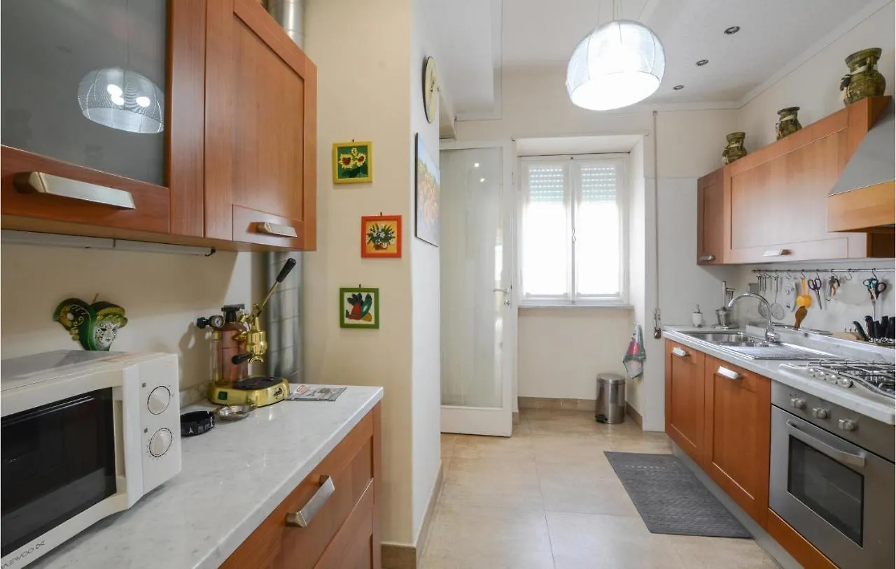 3 Bedroom Lovely Apartment In Viareggio