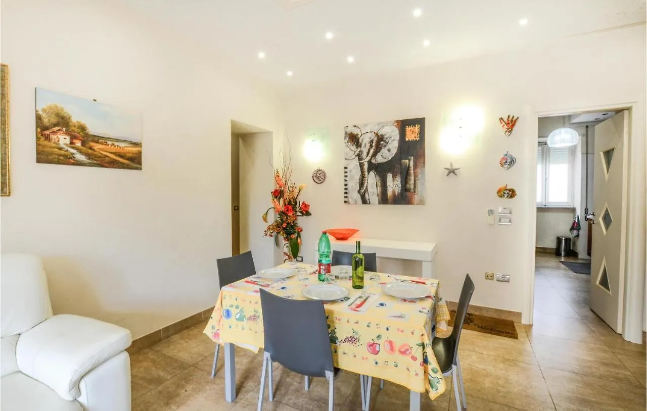 3 Bedroom Lovely Apartment In Viareggio