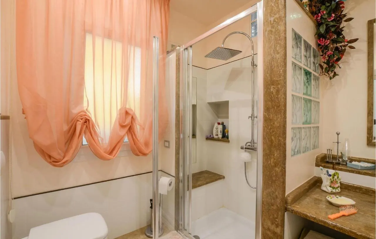 3 Bedroom Lovely Apartment In Viareggio Italy