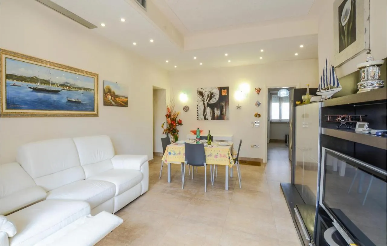 3 Bedroom Lovely Apartment In Viareggio 0*,