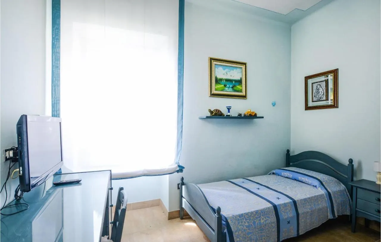 3 Bedroom Lovely Apartment In Viareggio