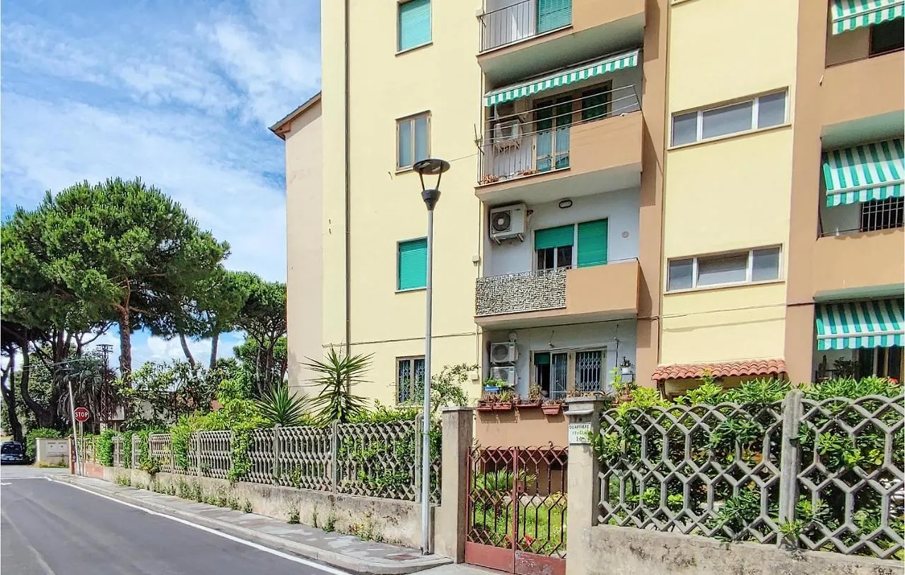 3 Bedroom Lovely Apartment In Viareggio location