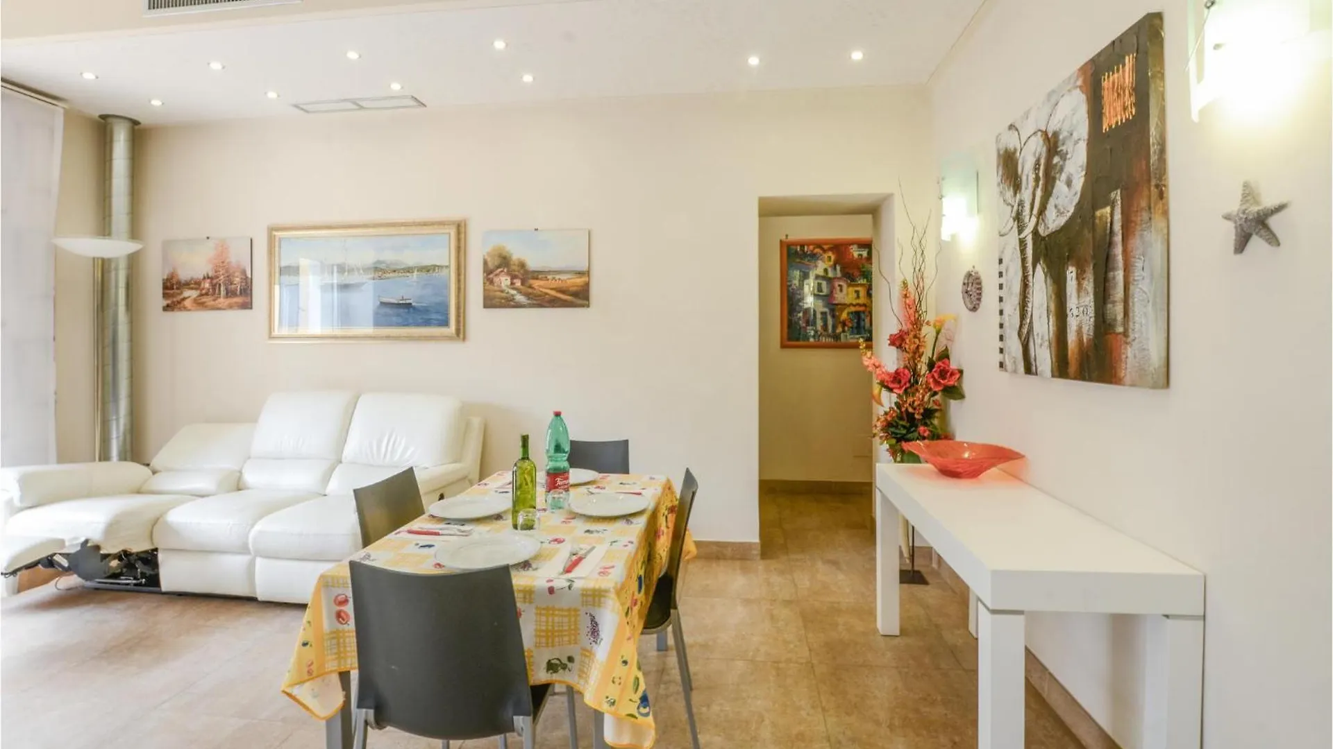 3 Bedroom Lovely Apartment In Viareggio 0*,