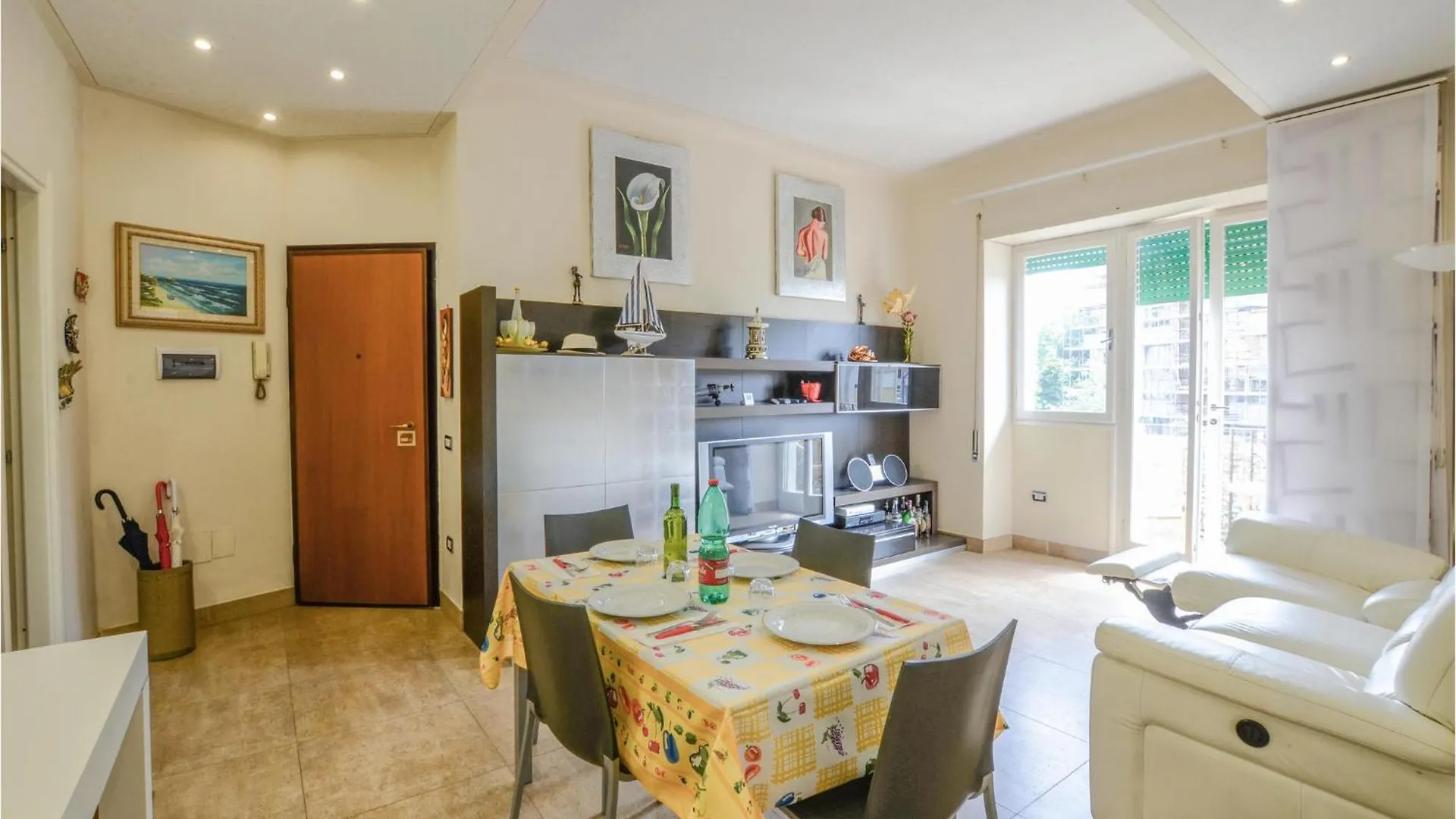 3 Bedroom Lovely Apartment In Viareggio